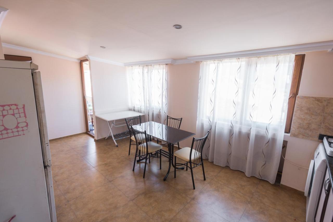 Guesthouse Gorgasali 57 Батумі Екстер'єр фото