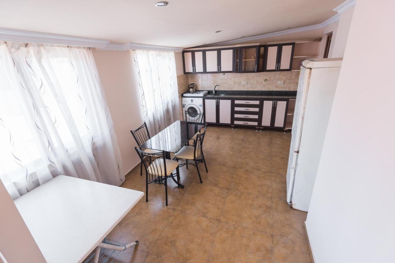 Guesthouse Gorgasali 57 Батумі Екстер'єр фото